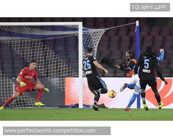 那不勒斯4-0大胜AC米兰创造历史冷门引发全场狂欢