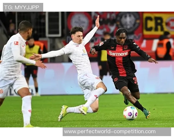 意甲焦点战：拜仁绝杀多特蒙德引发转会热议与全场欢呼