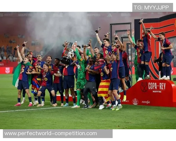 国王杯精彩对决:多特蒙德与巴萨战成平局乌龙球成比赛转折点